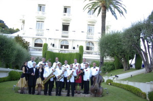 Revueorchester 1929 vor der Villa La Vigie in Monaco